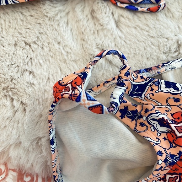 Daisy Fuentes Keyhole Bikini Bottom Pieced Fixed Tri-Bra Bikini Set 6 - Picture 7 of 13